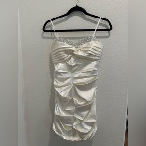 [LIKE 🆕] Cute Wedding/Engagement Dress